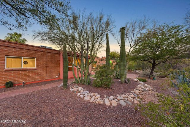 4921 E Camino De Los Olivos, Tucson, AZ 85718