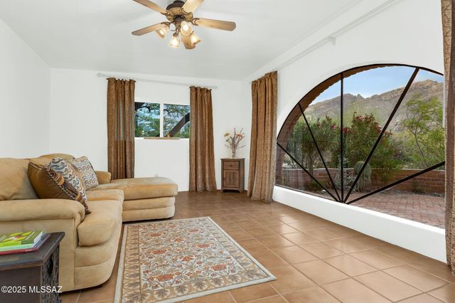 4921 E Camino De Los Olivos, Tucson, AZ 85718