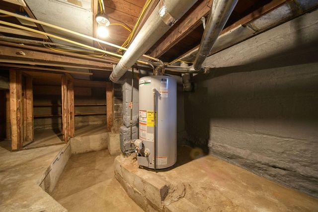 328 Adams Street, Jackson, MI 49202