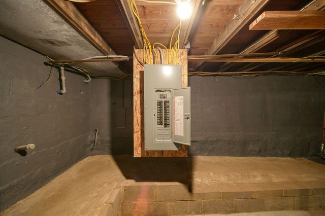 328 Adams Street, Jackson, MI 49202