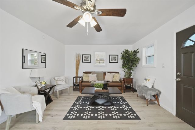 328 Adams Street, Jackson, MI 49202