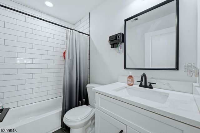 15 Rector Ave, Woodbridge Twp., NJ 07095