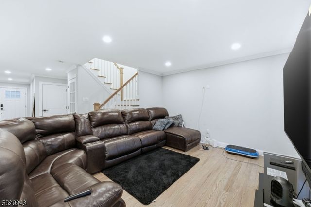 15 Rector Ave, Woodbridge Twp., NJ 07095