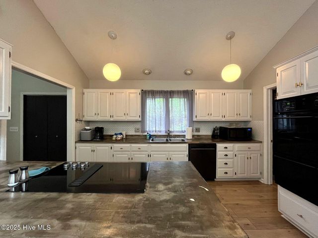 1010 Monticello Drive, Pinehurst, NC 28374