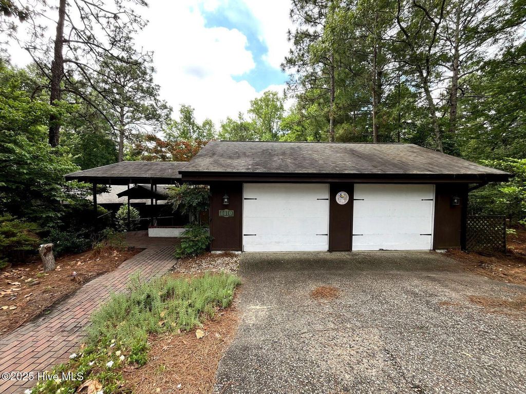 1010 Monticello Drive, Pinehurst, NC 28374