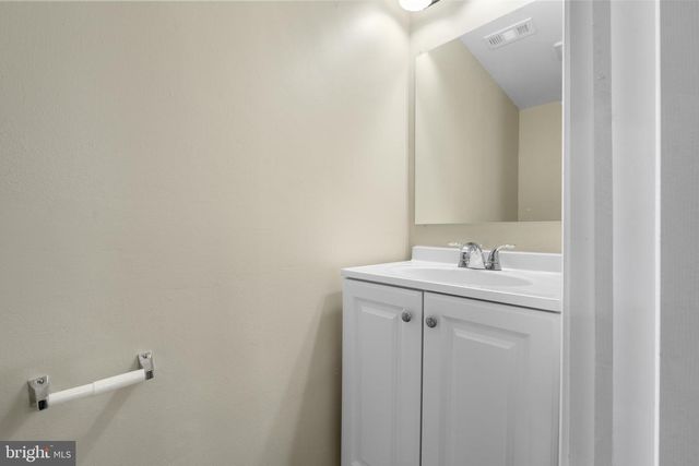 1613 R ST SE, Washington, DC 20020