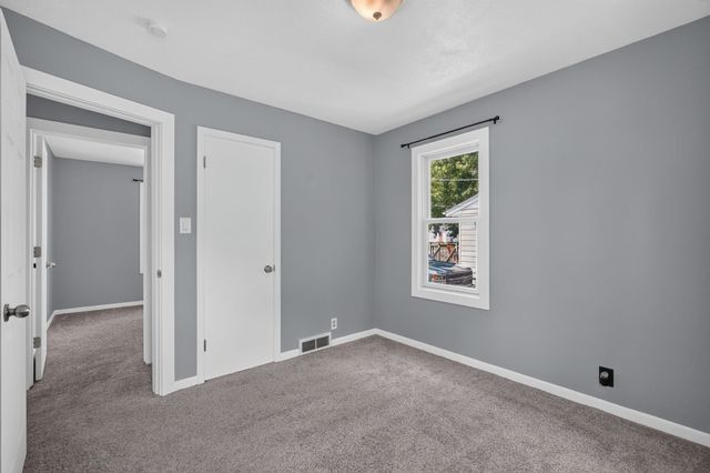 414 Hartford Avenue, Des Moines, IA 50315