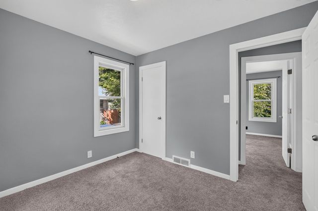 414 Hartford Avenue, Des Moines, IA 50315