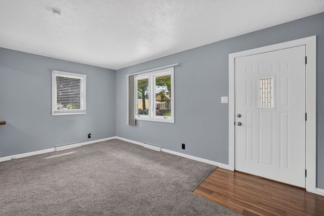414 Hartford Avenue, Des Moines, IA 50315
