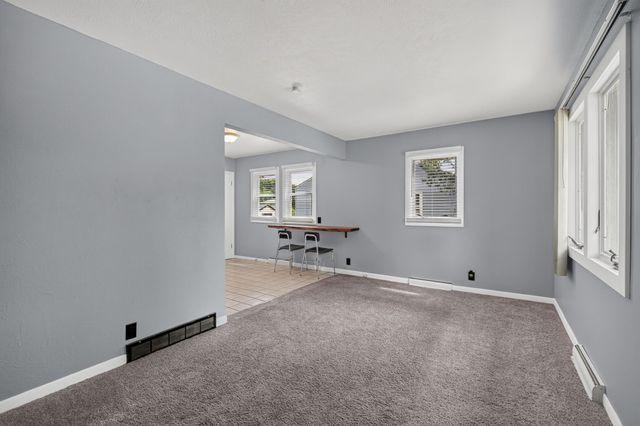 414 Hartford Avenue, Des Moines, IA 50315