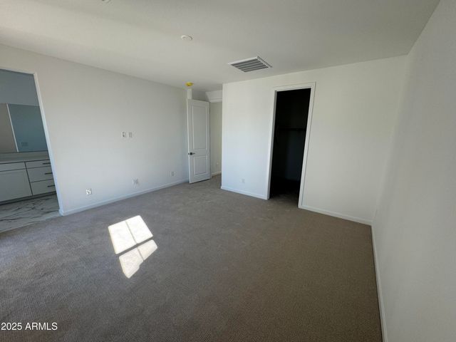 2452 W MAXIMO Way, Phoenix, AZ 85085