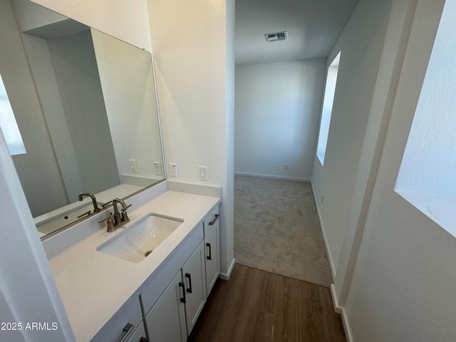 2452 W MAXIMO Way, Phoenix, AZ 85085