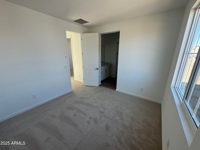 2452 W MAXIMO Way, Phoenix, AZ 85085