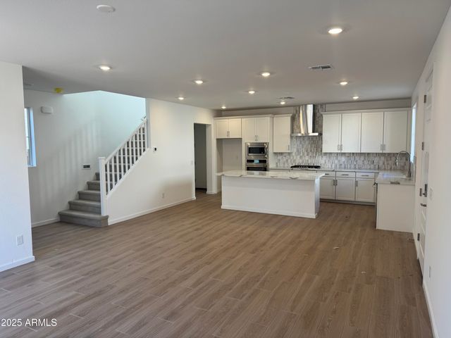 2452 W MAXIMO Way, Phoenix, AZ 85085