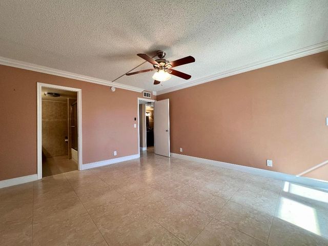 110 Greenbrier B, West Palm Beach, FL 33417