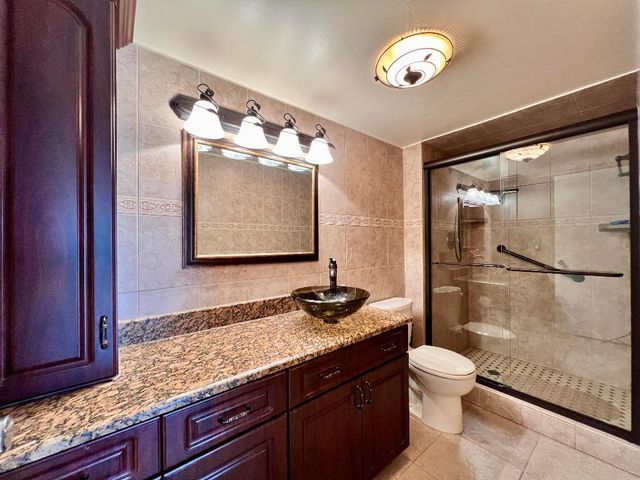 110 Greenbrier B, West Palm Beach, FL 33417