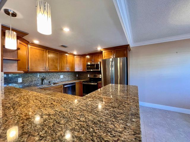 110 Greenbrier B, West Palm Beach, FL 33417