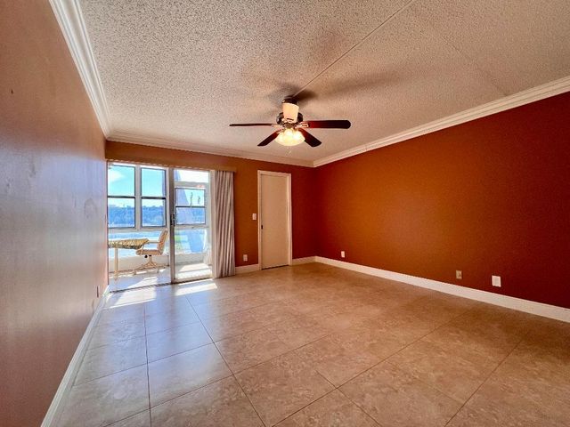 110 Greenbrier B, West Palm Beach, FL 33417