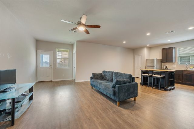 5774 Paseo Place, Bryan, TX 77807