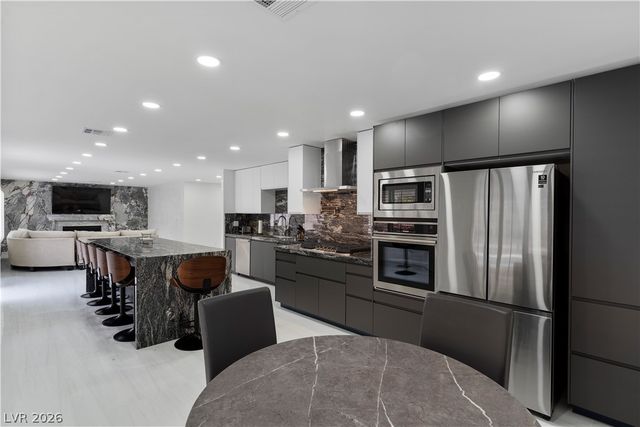 9404 Low Tide Court, Las Vegas, NV 89117