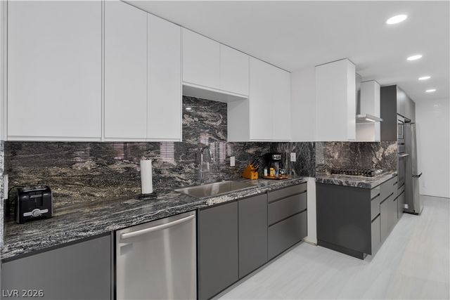 9404 Low Tide Court, Las Vegas, NV 89117