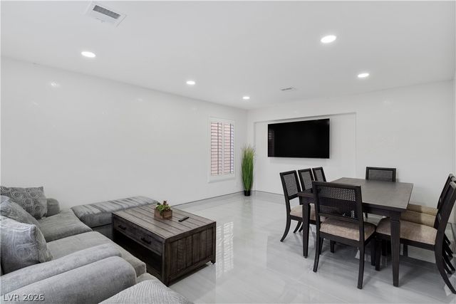 9404 Low Tide Court, Las Vegas, NV 89117