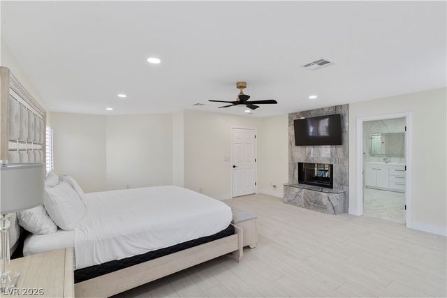 9404 Low Tide Court, Las Vegas, NV 89117