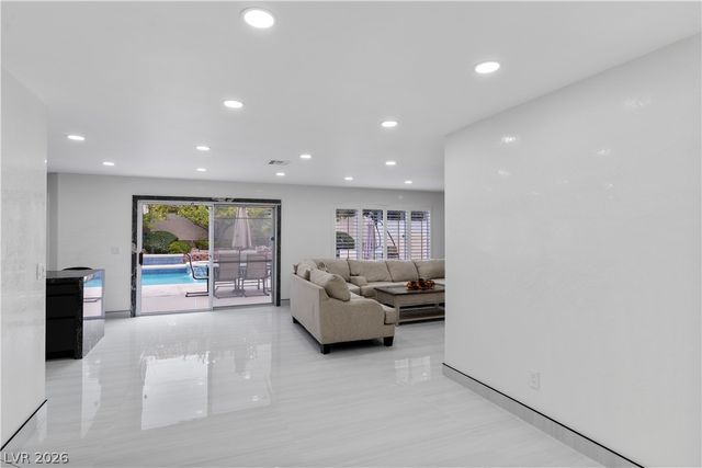 9404 Low Tide Court, Las Vegas, NV 89117