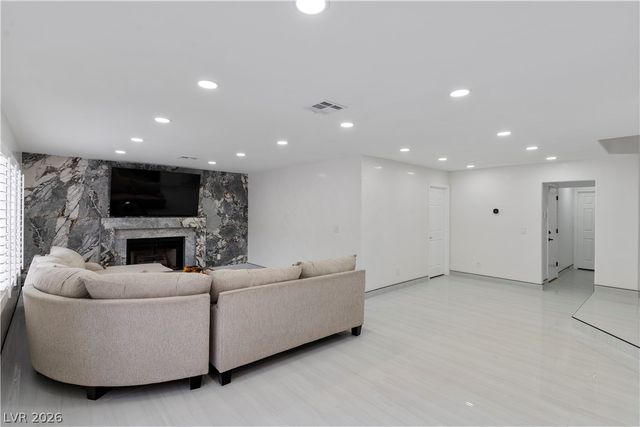 9404 Low Tide Court, Las Vegas, NV 89117