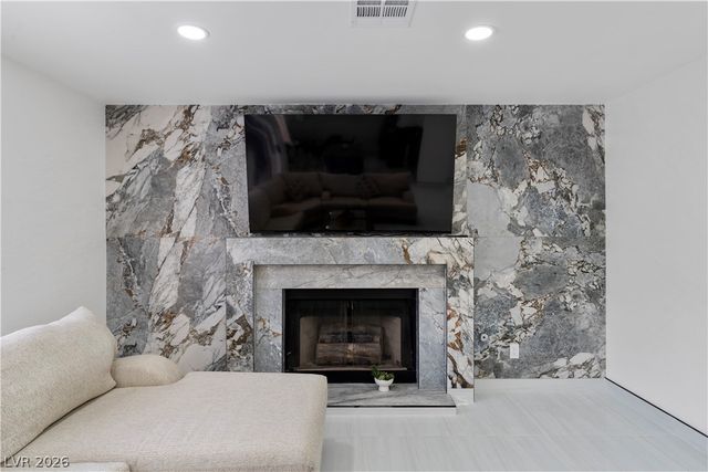 9404 Low Tide Court, Las Vegas, NV 89117