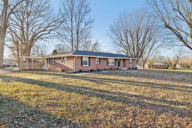 1305 Ellington Dr, Lafayette, TN 37083