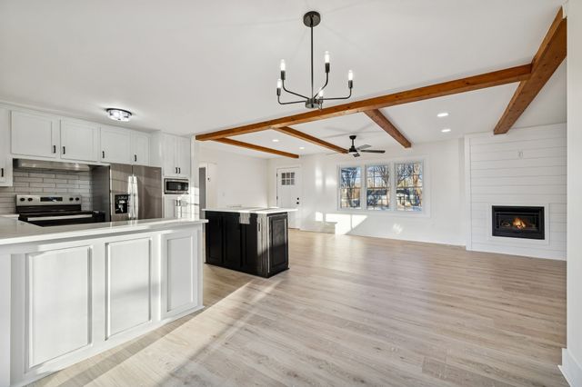 1305 Ellington Dr, Lafayette, TN 37083