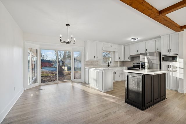 1305 Ellington Dr, Lafayette, TN 37083