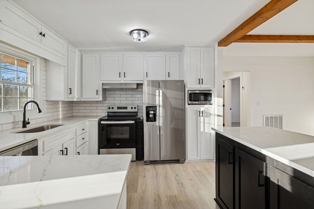 1305 Ellington Dr, Lafayette, TN 37083