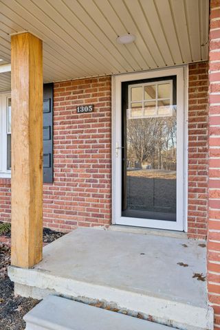 1305 Ellington Dr, Lafayette, TN 37083