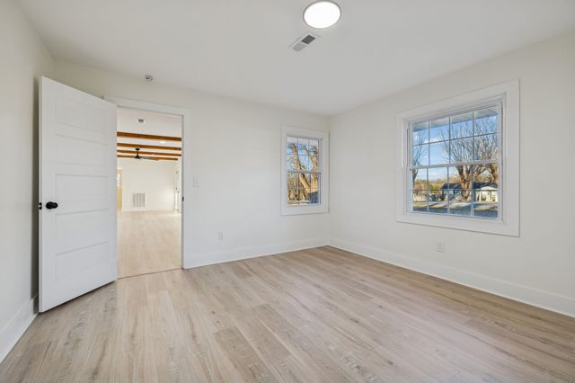 1305 Ellington Dr, Lafayette, TN 37083