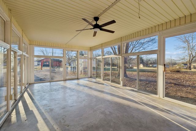 1305 Ellington Dr, Lafayette, TN 37083