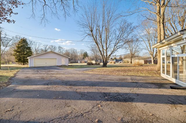 1305 Ellington Dr, Lafayette, TN 37083