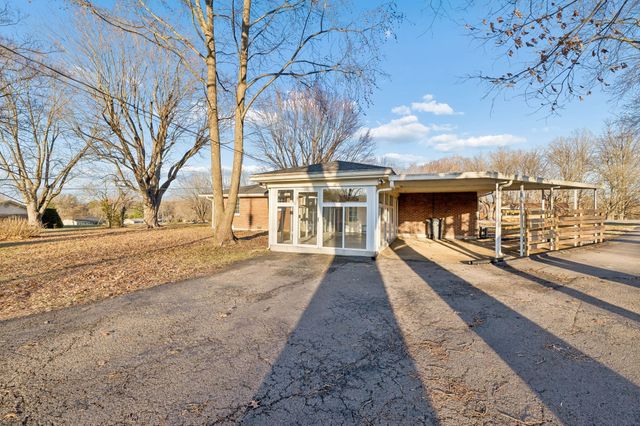 1305 Ellington Dr, Lafayette, TN 37083