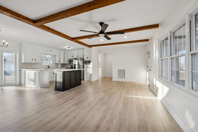 1305 Ellington Dr, Lafayette, TN 37083