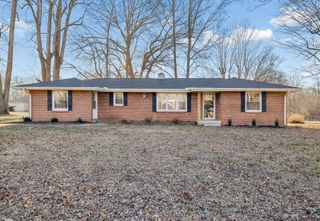 1305 Ellington Dr, Lafayette, TN 37083