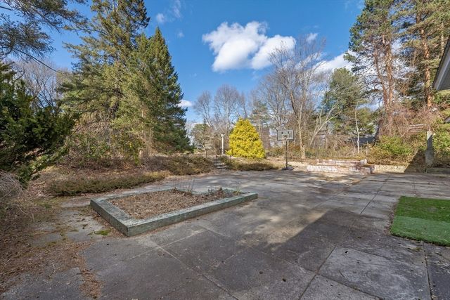 439 Lowell St, Andover, MA 01810