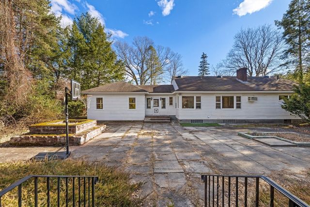 439 Lowell St, Andover, MA 01810