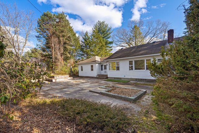 439 Lowell St, Andover, MA 01810