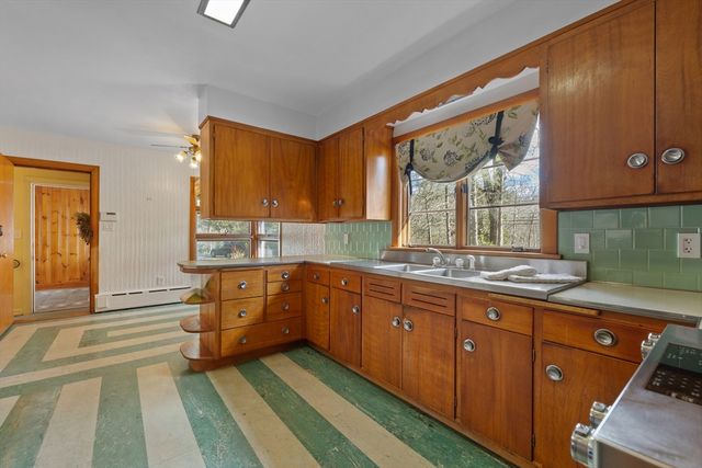 439 Lowell St, Andover, MA 01810