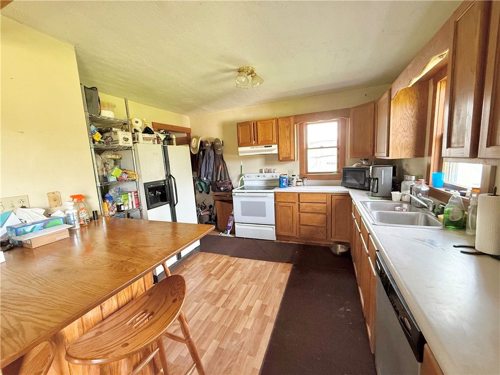 Image 10 of property listing at 4217 Hillsville Rd, Pulaski Twp, PA 16143