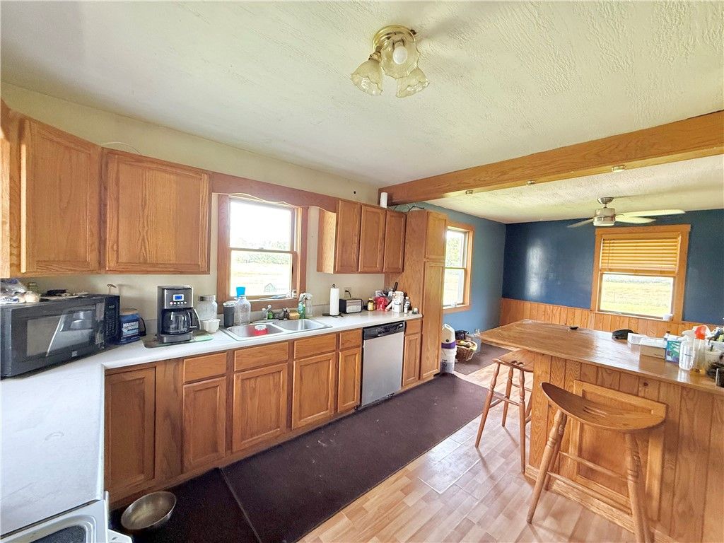 Image 11 of property listing at 4217 Hillsville Rd, Pulaski Twp, PA 16143