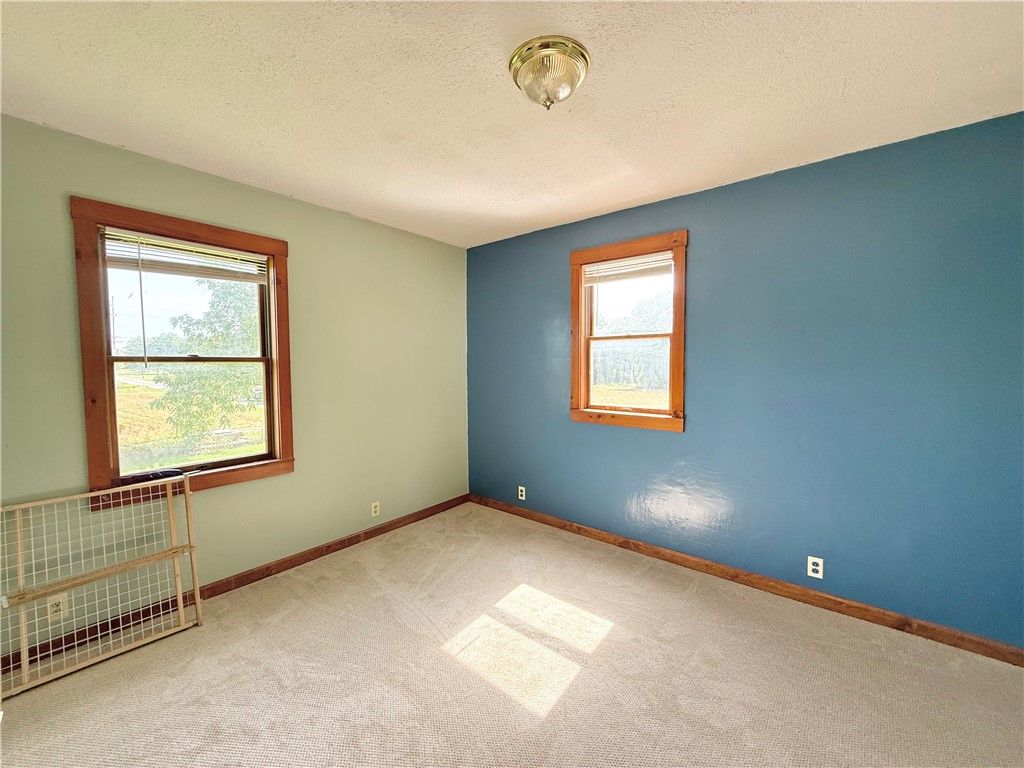 Image 13 of property listing at 4217 Hillsville Rd, Pulaski Twp, PA 16143