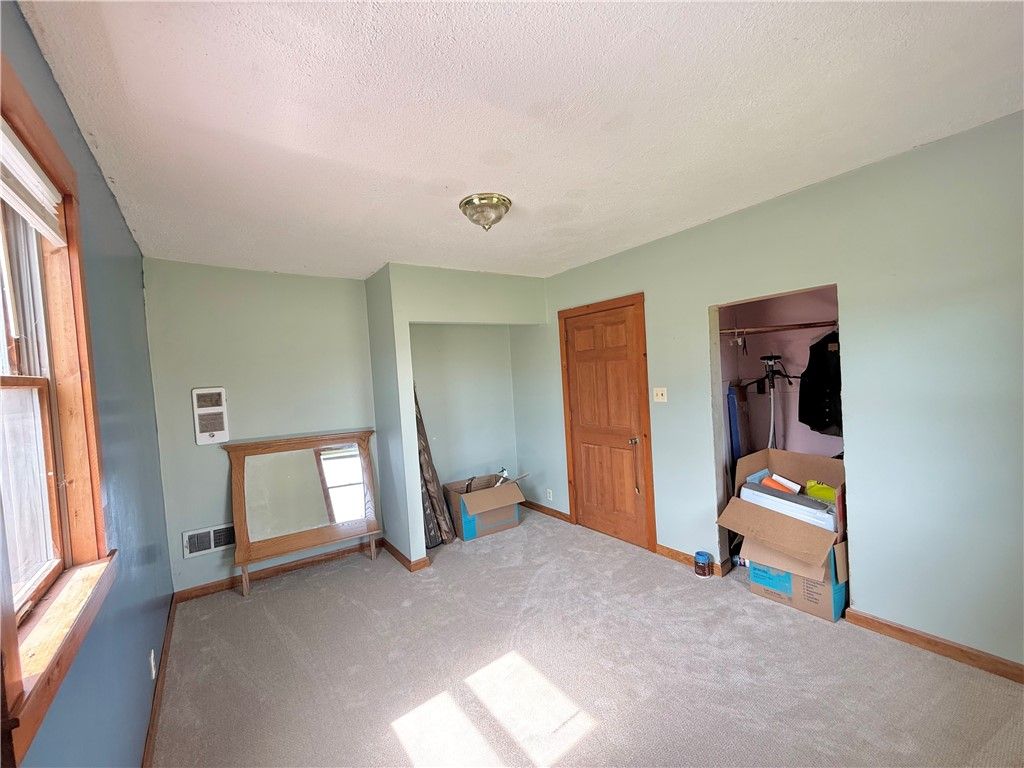 Image 14 of property listing at 4217 Hillsville Rd, Pulaski Twp, PA 16143