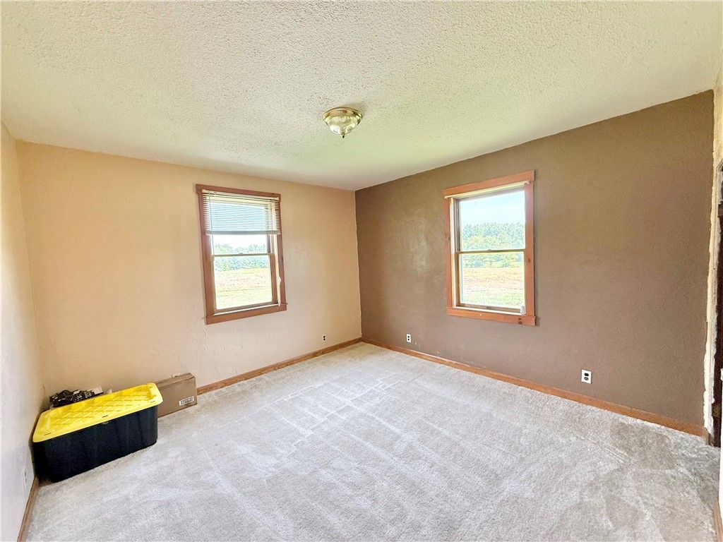 Image 15 of property listing at 4217 Hillsville Rd, Pulaski Twp, PA 16143